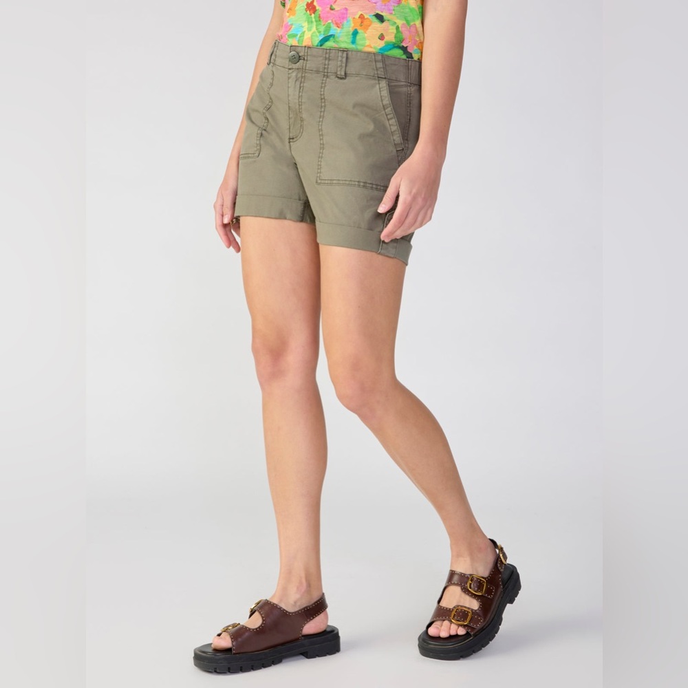 NWT Sanctuary Switchback Cargo Rolled Cuff Shorts Hiker Green Size 31